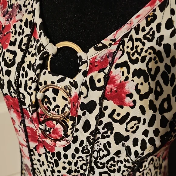 Sami & Jo Red and Black Short Sleeve Midi Dress - Picture 2 of 4